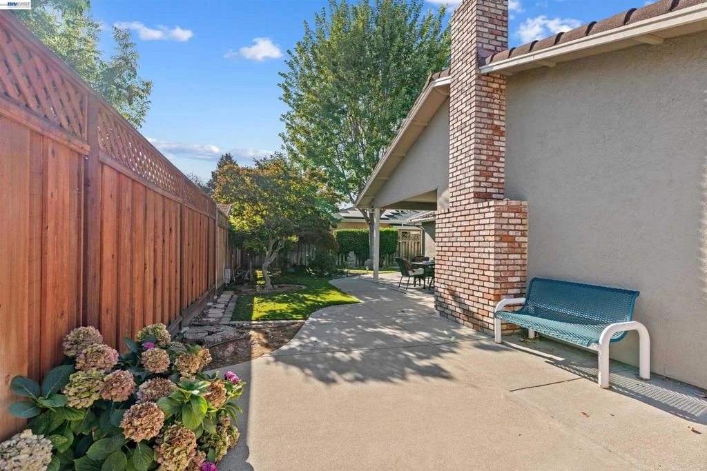 Photo of 4950 Black Ave