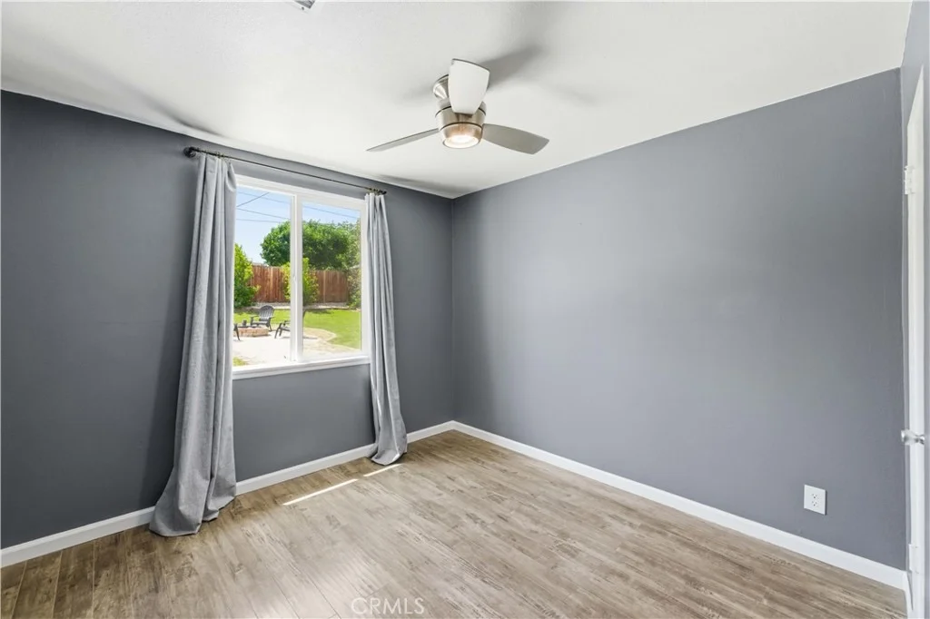 Photo of 37521 Larkin
