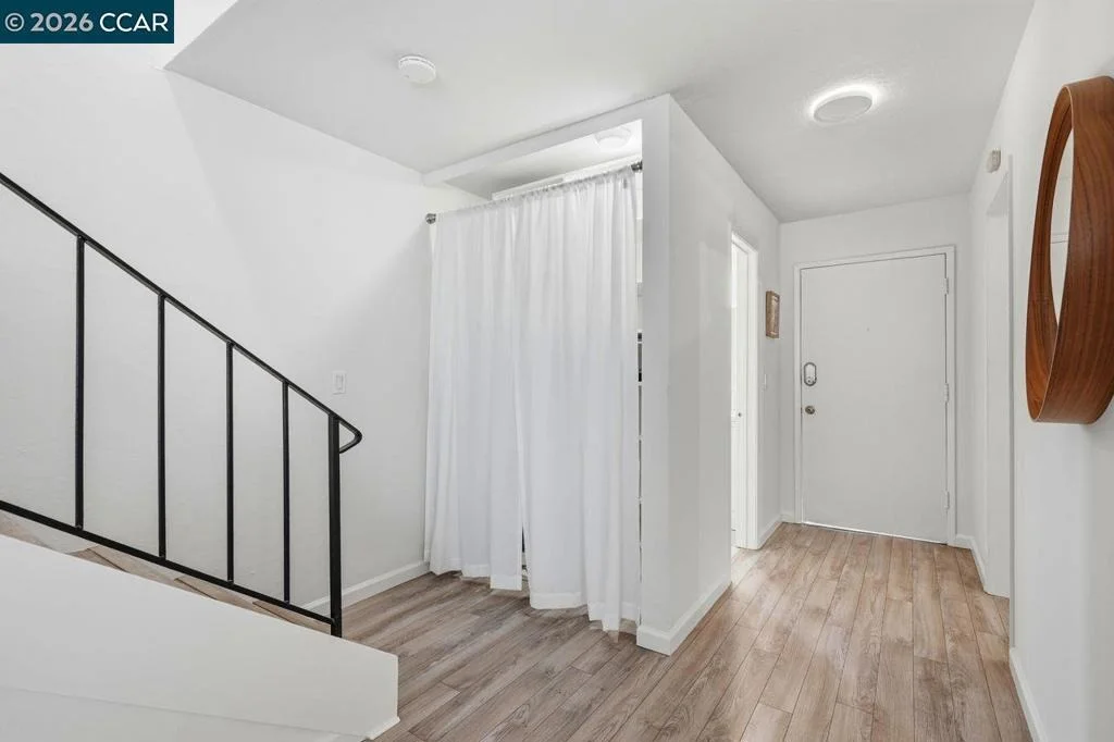 Photo of Unit 5 at 2115 Central