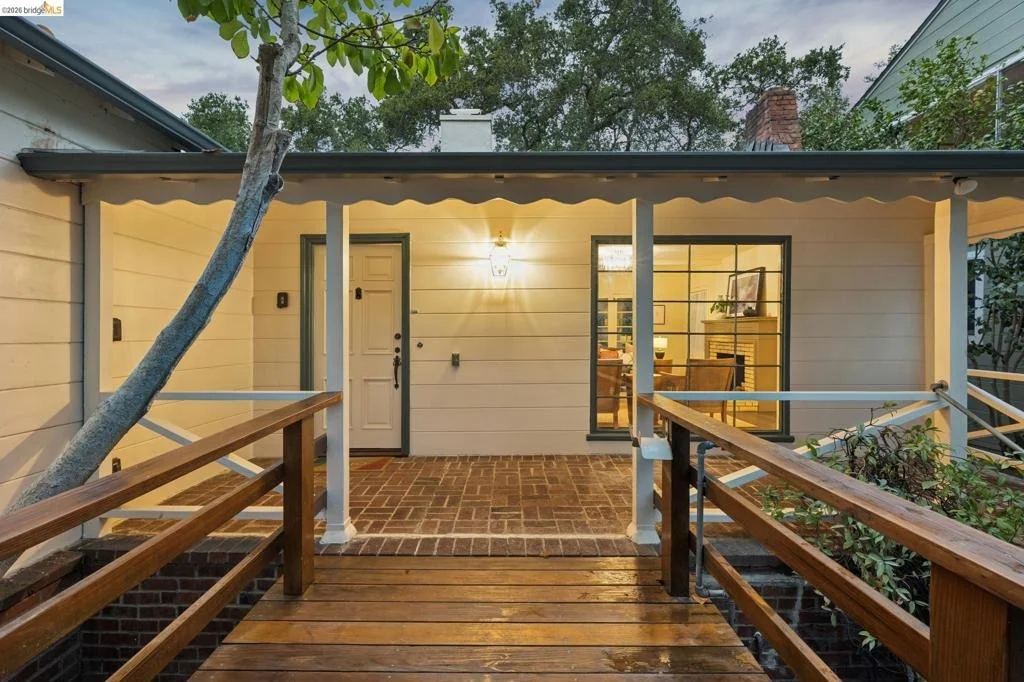 Photo of 2380 Leimert Blvd