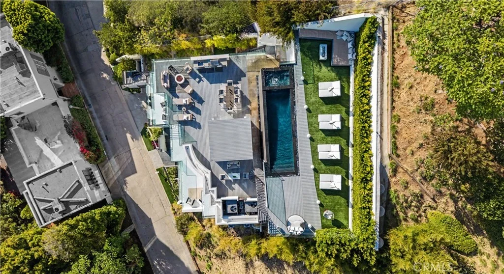 Photo of 9459 Beverly Crest