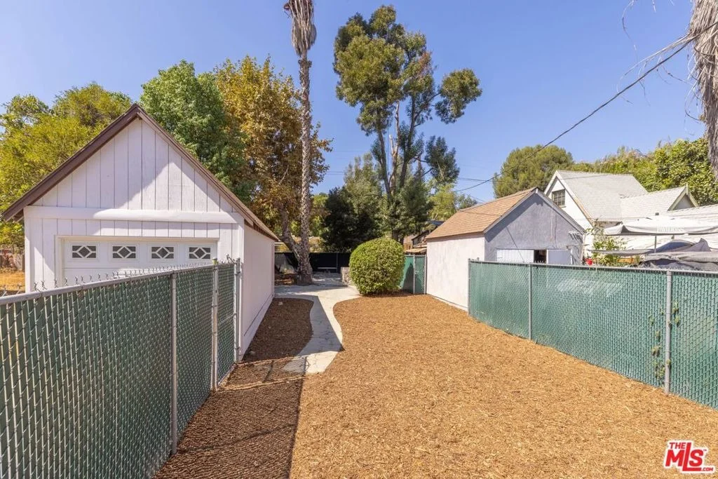 Photo of 231 W Cedar Avenue
