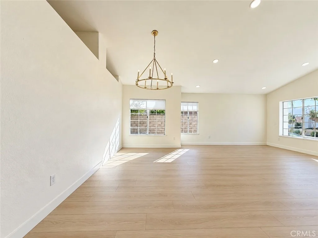 Photo of 35584 Larkspur