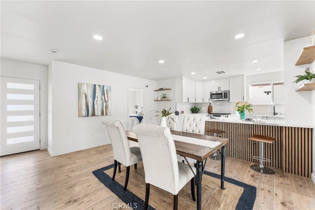 Photo of 8908 8910 Lev Avenue