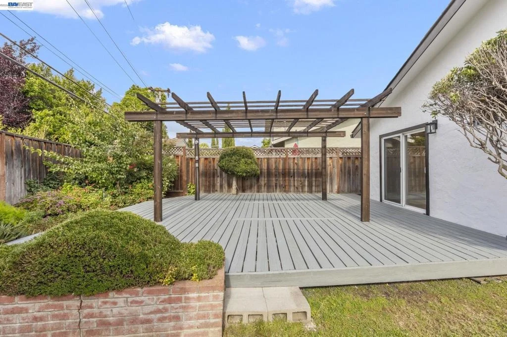 Photo of 2481 Whitethorne