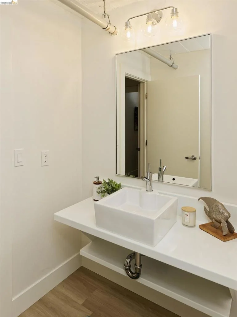 Photo of Unit 315 at 1201 Pine St