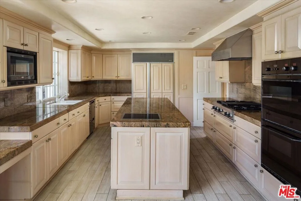 Photo of 2573 Benedict Canyon Drive