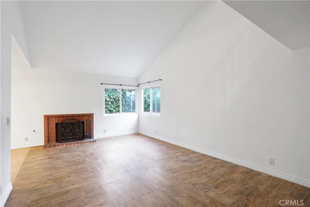 Photo of 1676 Sumac