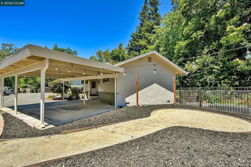 Photo of 615 Flora St