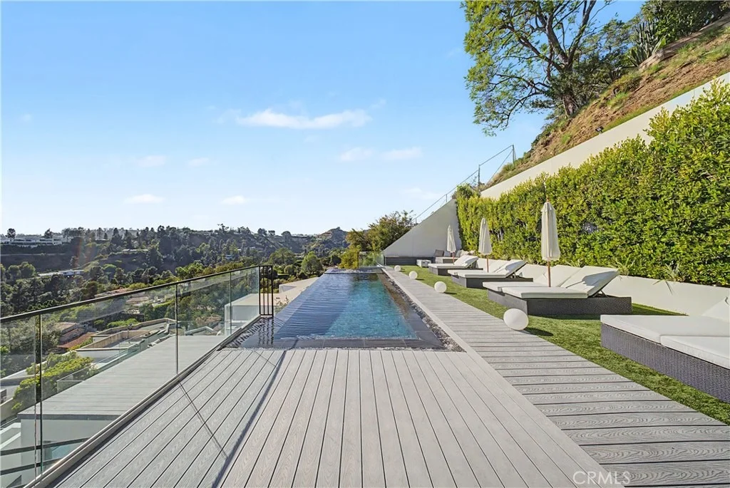 Photo of 9459 Beverly Crest