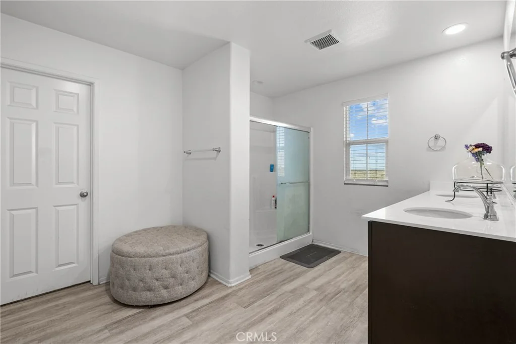 Photo of 6949 Beale