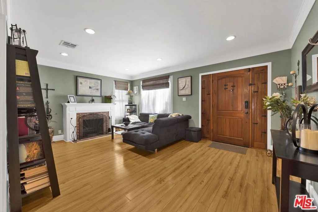 Photo of 529 W Wilson Avenue
