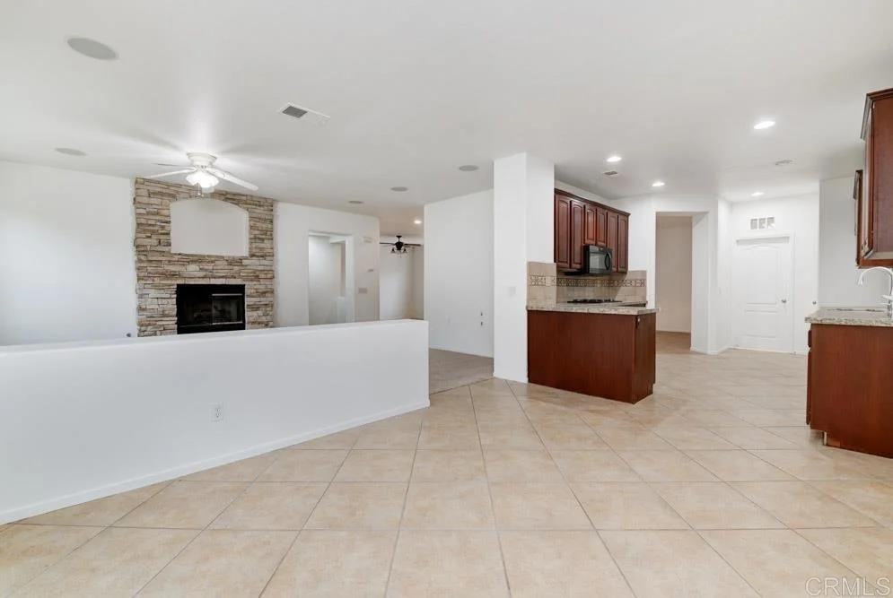Photo of 870 Avenida Abeja