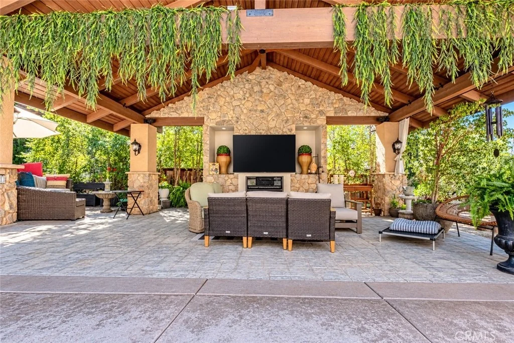 Photo of 596 Hacienda Drive