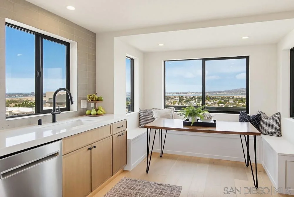 Photo of 1550 Everview