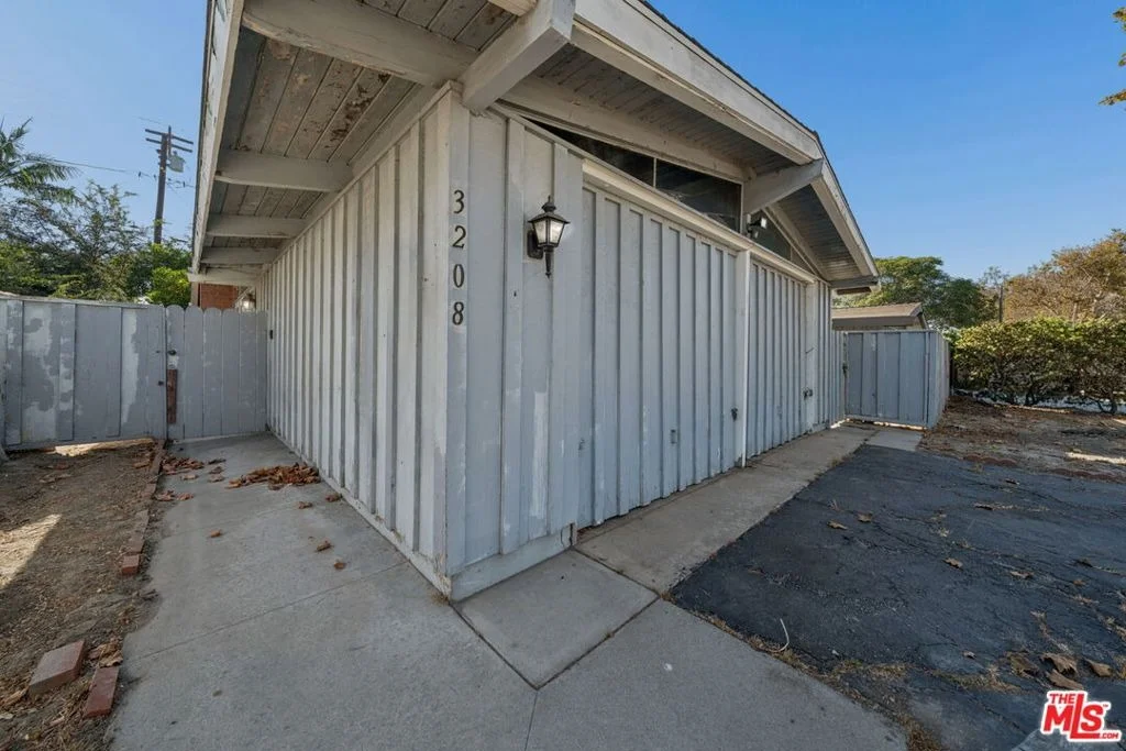 Photo of 3208 N Studebaker Road