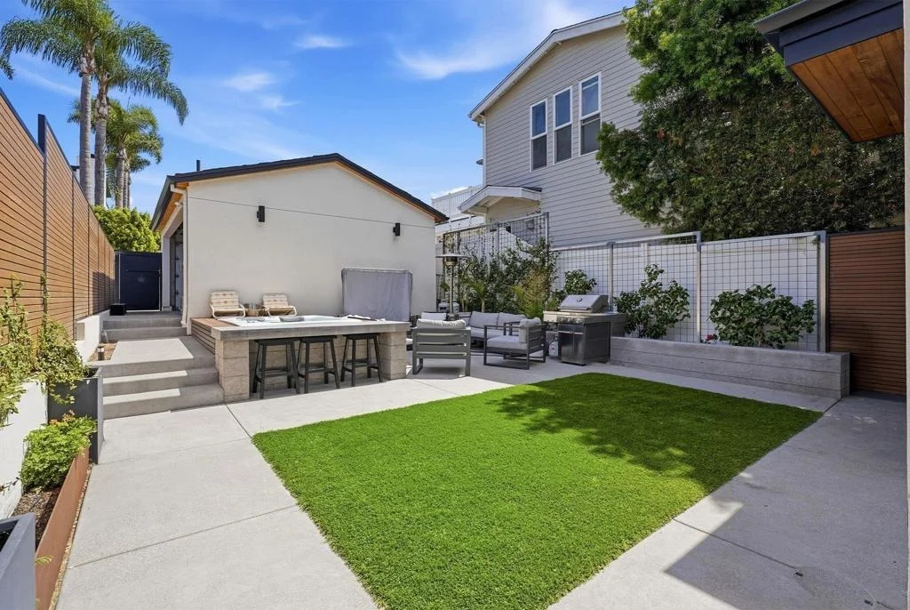 Photo of 7429 Draper Ave