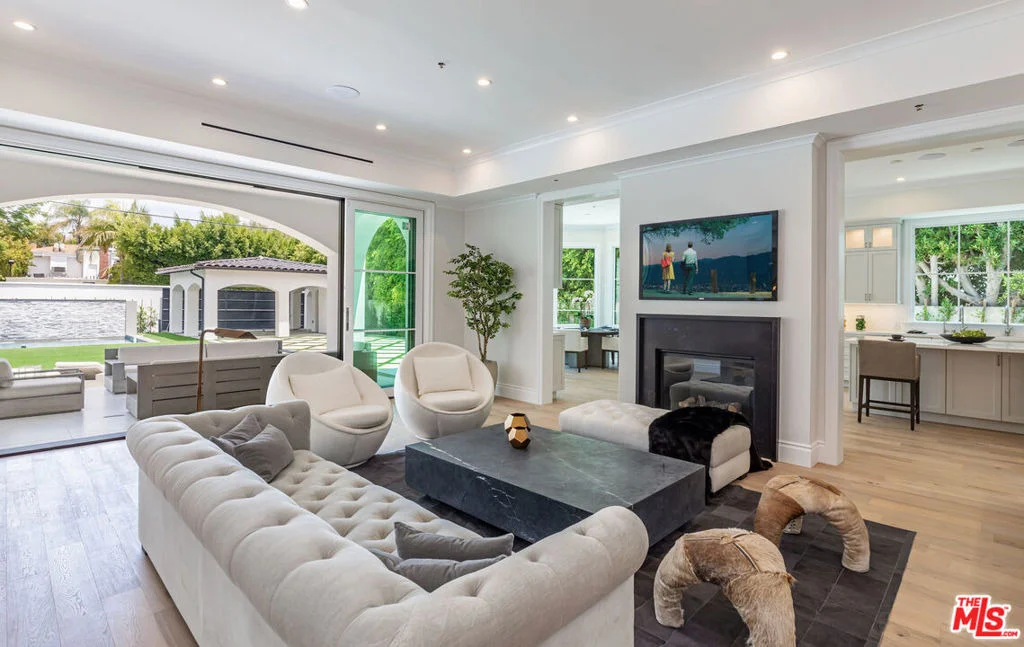 Photo of 722 N Camden Drive