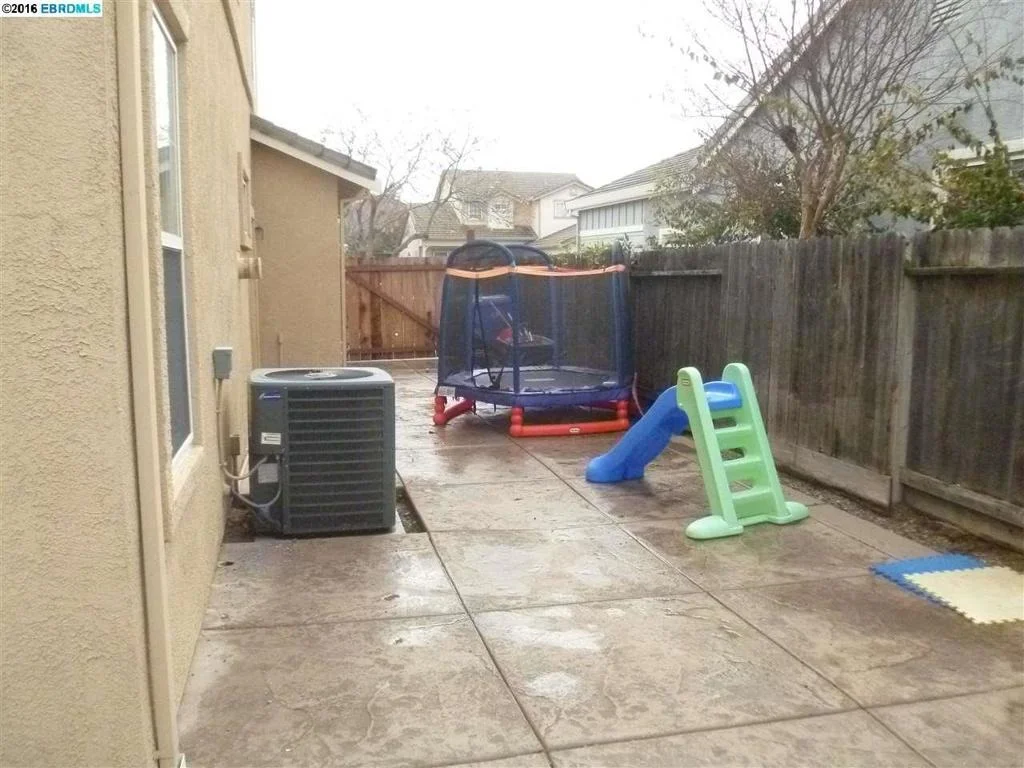 Photo of 1255 HALLMARK WAY