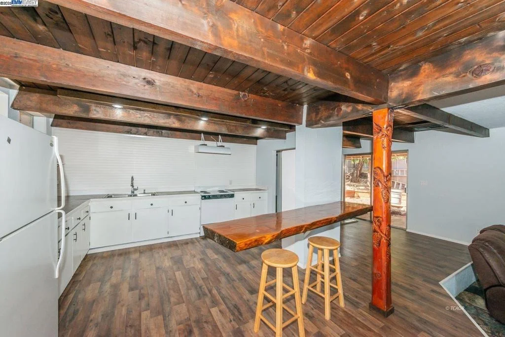 Photo of 230 Mary Ave
