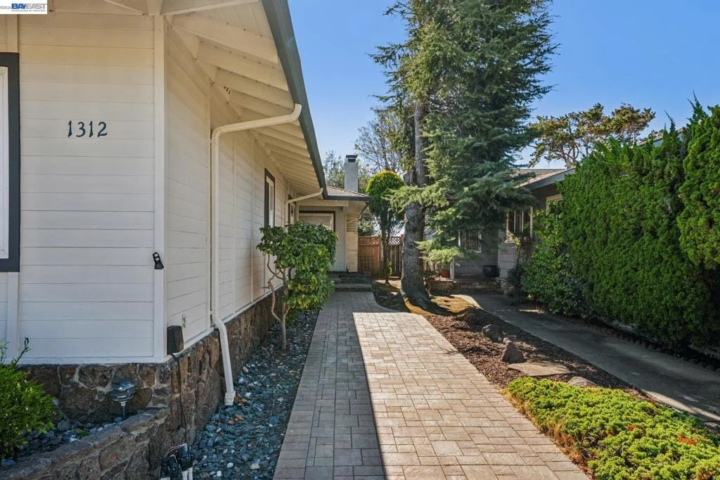 Photo of 1312 Eastshore Dr