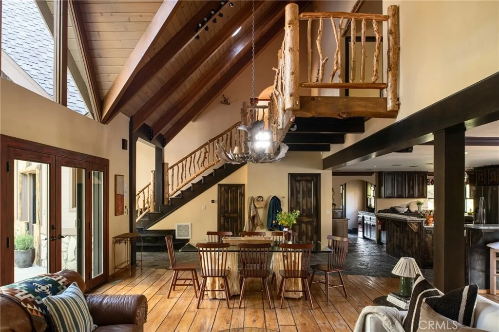 Photo of 942 Lake Edge