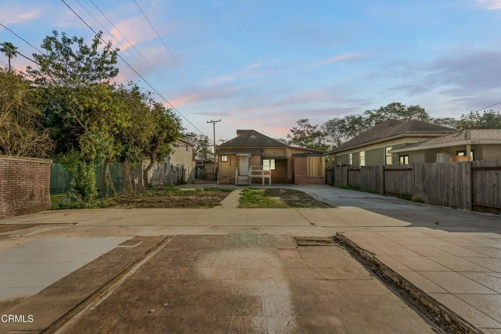 Photo of 425 W 1st Street