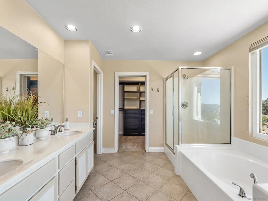 Photo of 2075 Boulders Road