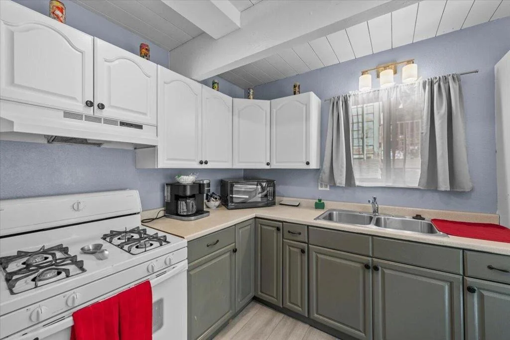 Photo of 800 Cedar Lane