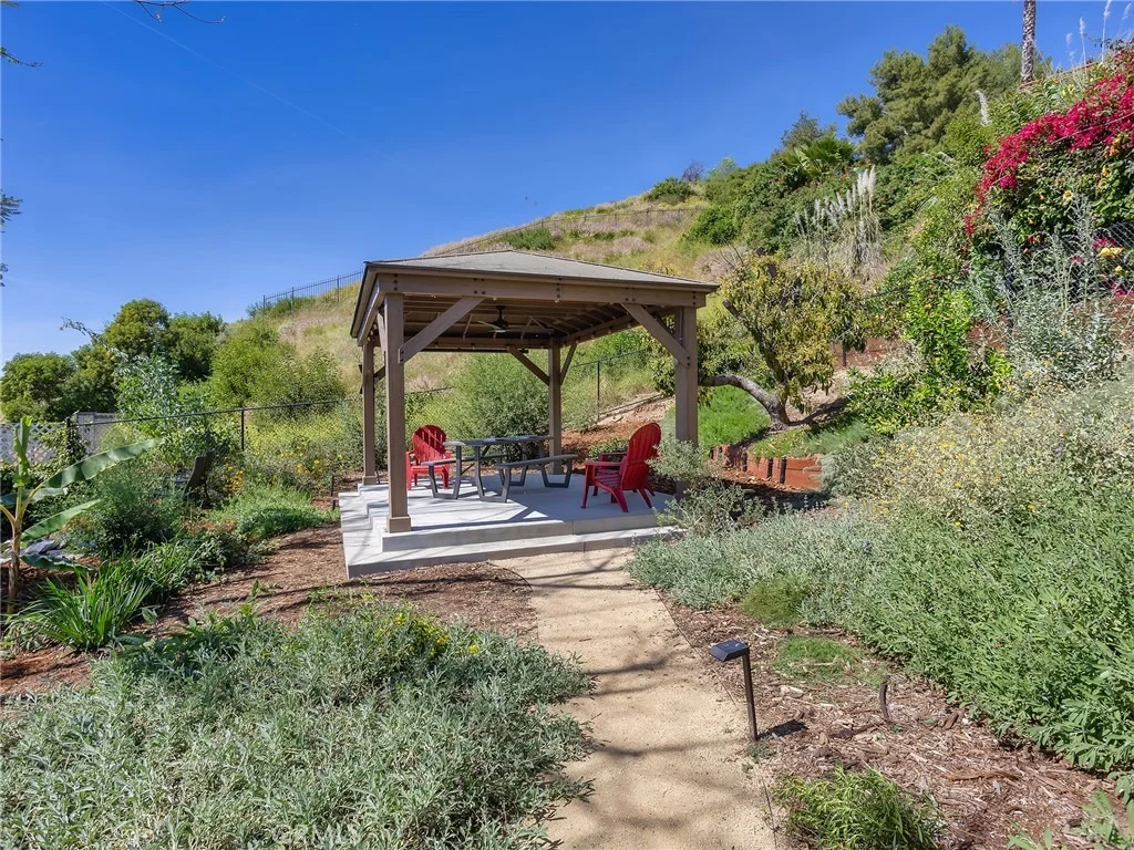 Photo of 1012 N Sunset Canyon Drive