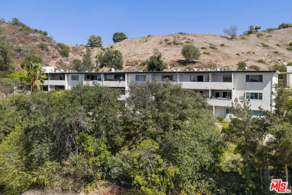 Photo of Unit 323 at 1935 Alpha Road