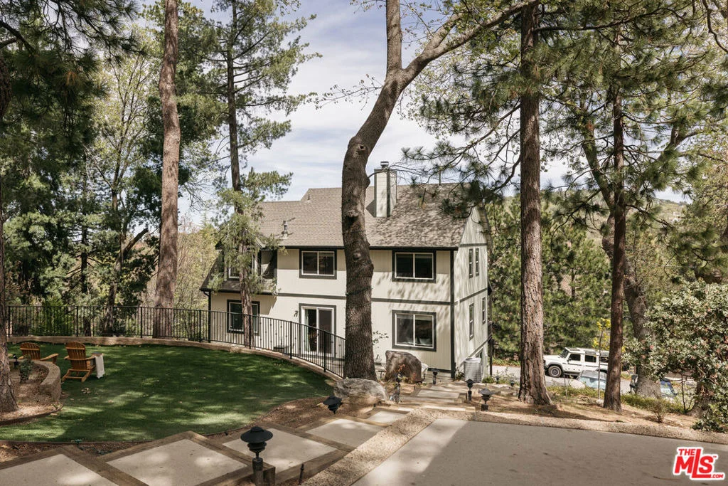 Photo of 958 Lucerne Lane