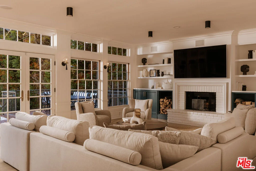 Photo of 628 N Sierra Drive