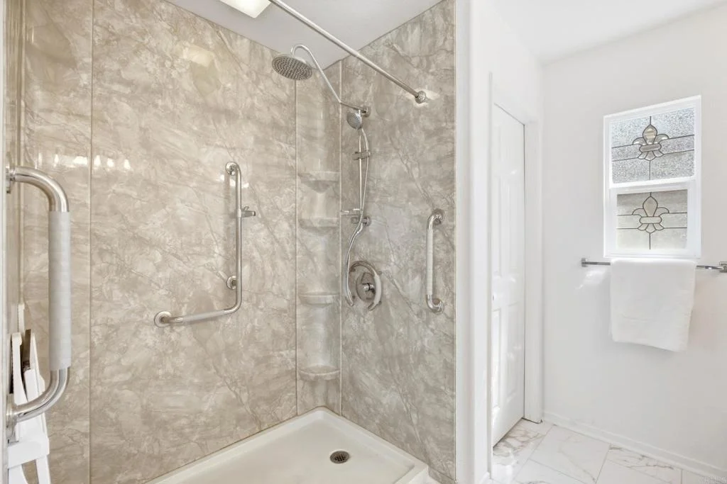 Photo of 1009 Longfellow Court