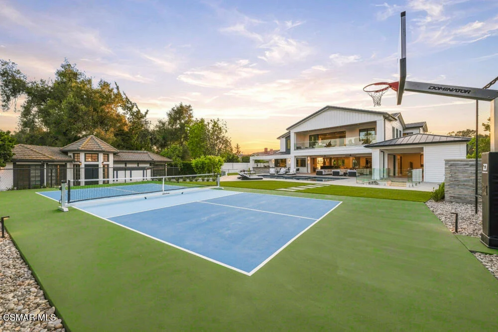 Photo of 4400 Oak Place Drive