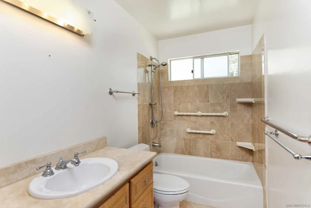 Photo of 6381 Castejon