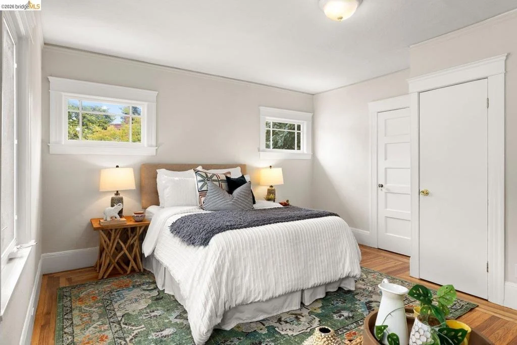 Photo of 2633 Regent St