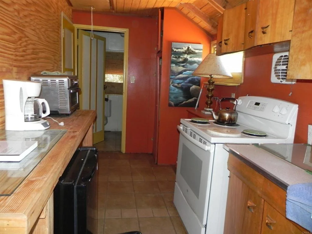 Photo of 555 El Centro Tract