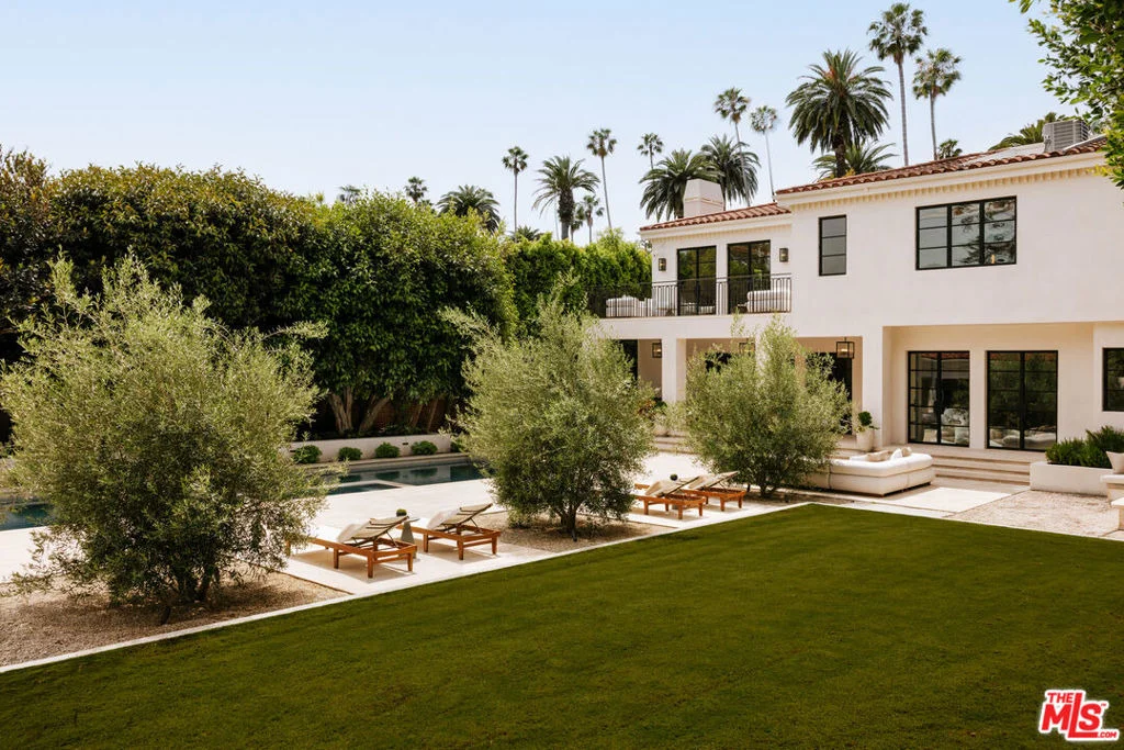 Photo of 906 N Beverly Drive
