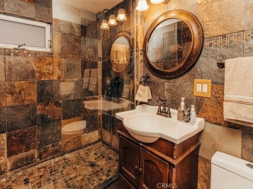 Photo of 437 Victoria Lane