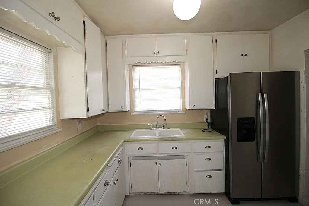 Photo of 100 E Desert View