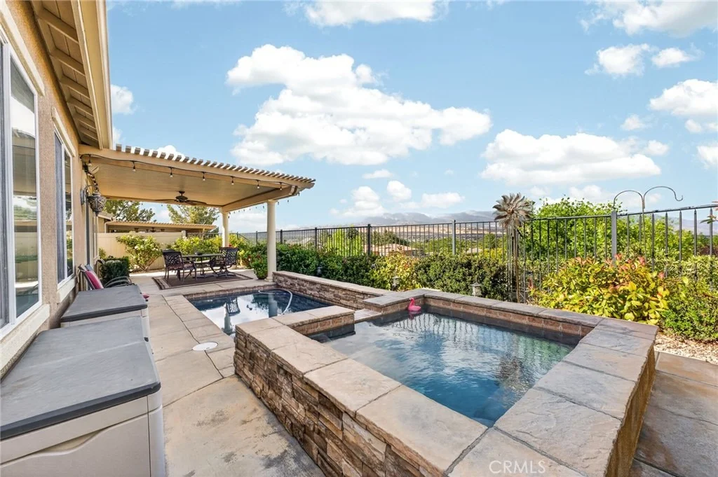 Photo of 370 Irvine