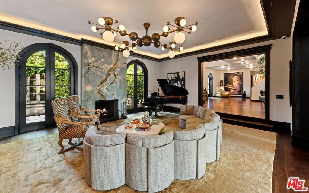 Photo of 9966 Sunset Boulevard