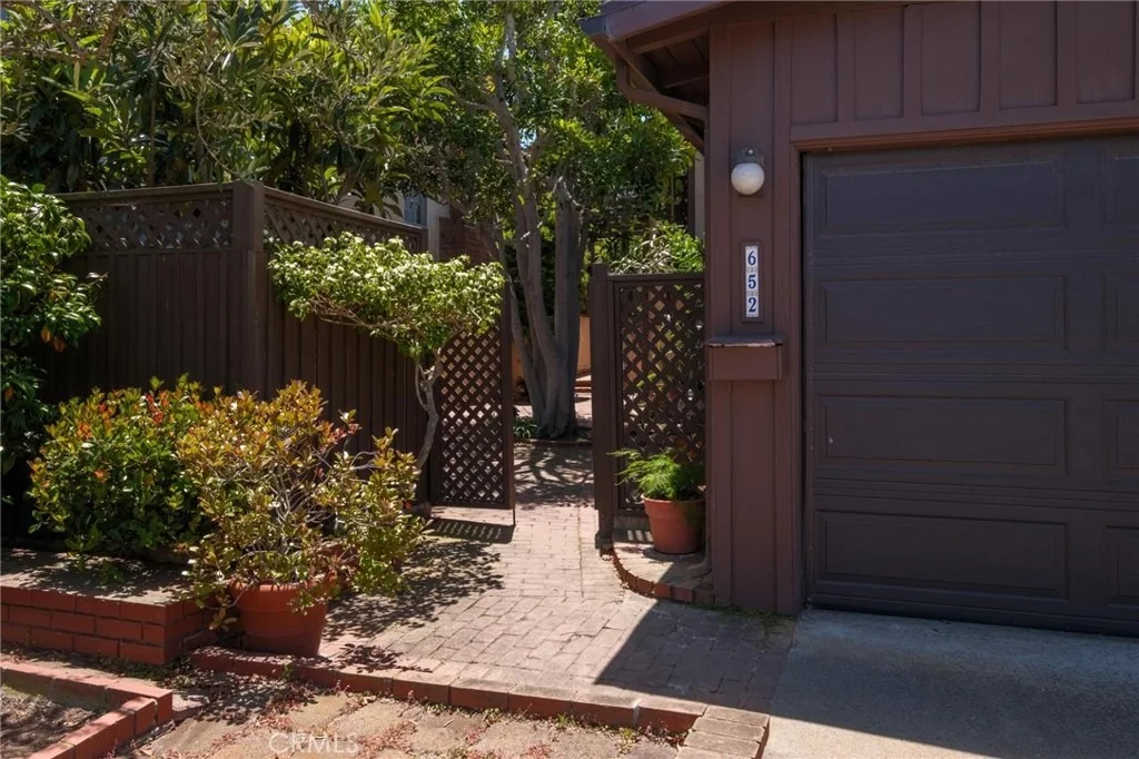 Photo of 652 35th