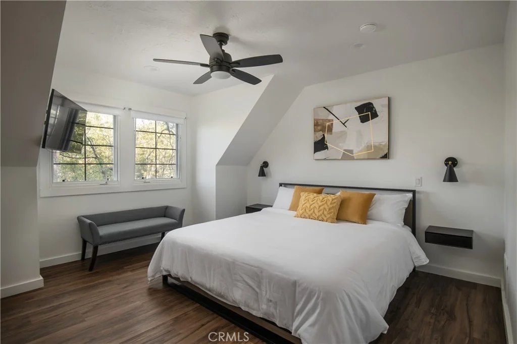 Photo of 1037 Beaver