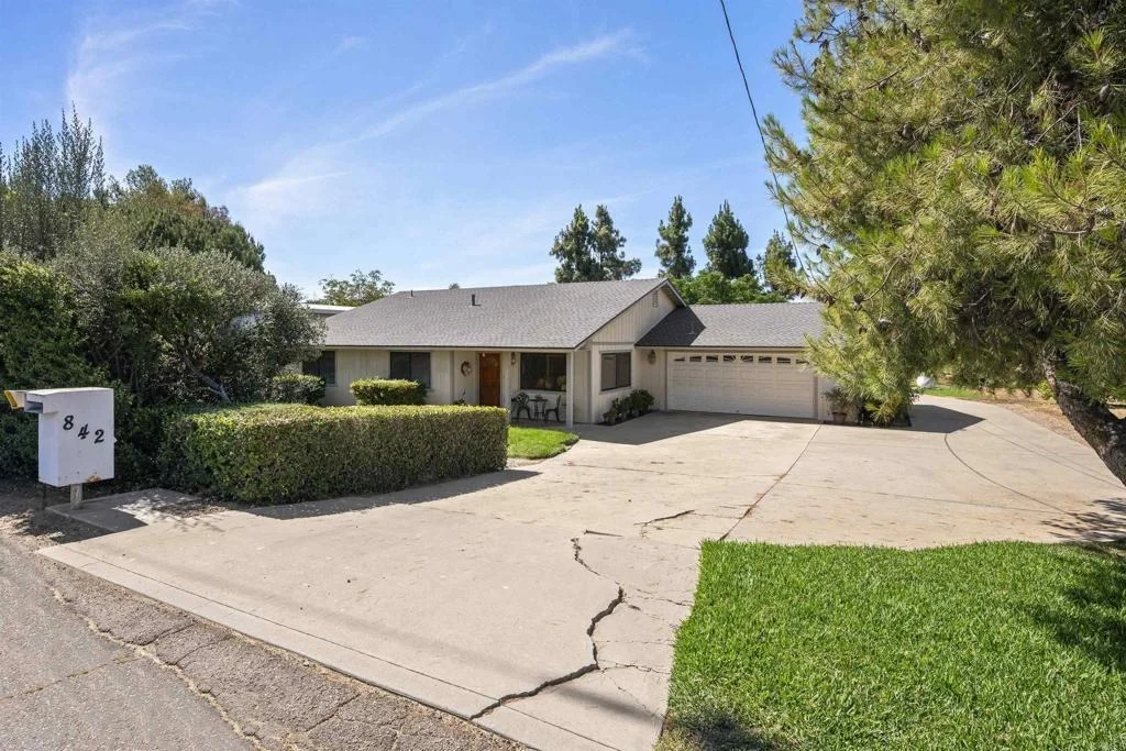 Photo of 842 Hanson Ln