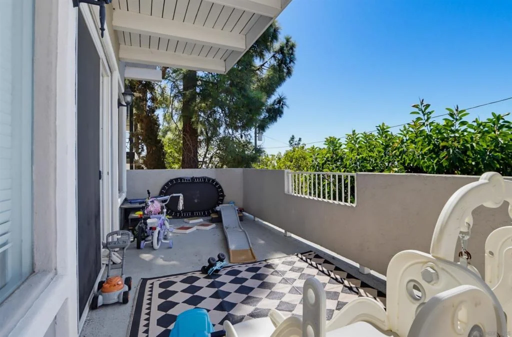 Photo of 9811 Eucalyptus Street