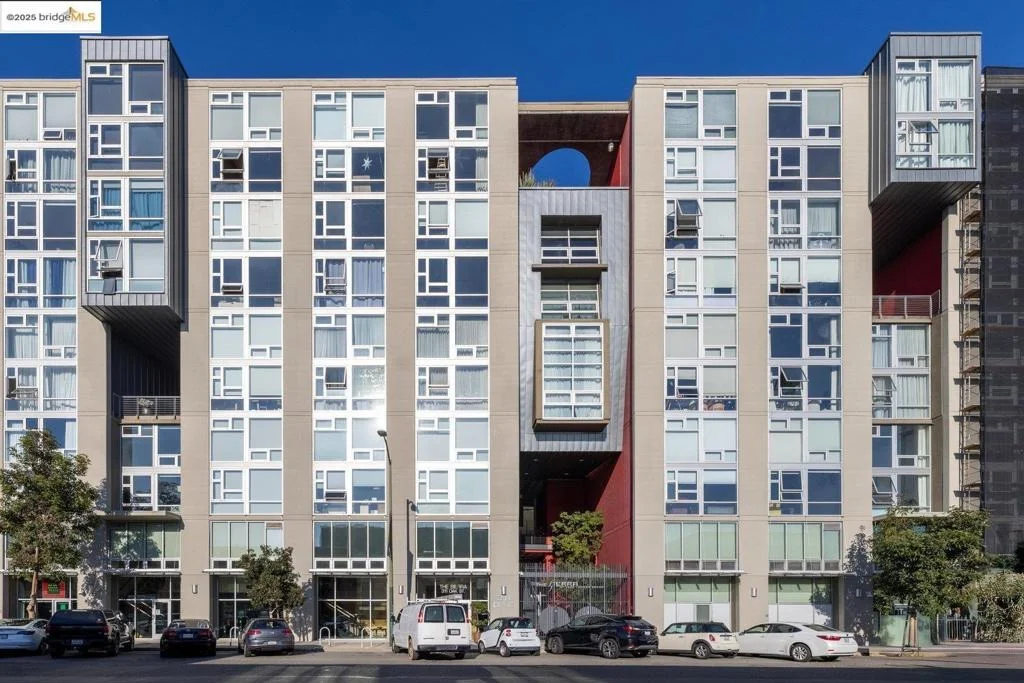 Photo of Unit 829 at 311 Oak Street