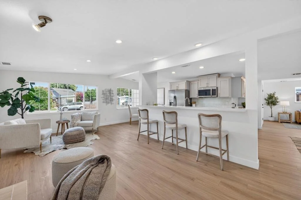 Photo of 944 White Drive