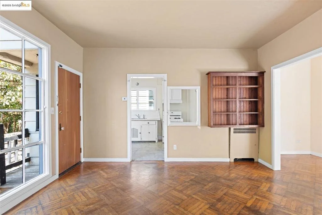 Photo of 2441 Carleton Street